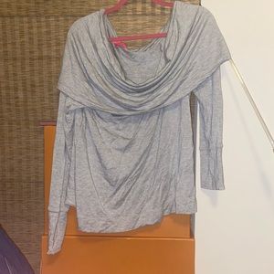 EUC Women’s XL Lilly Pulitzer Belinda top, grey